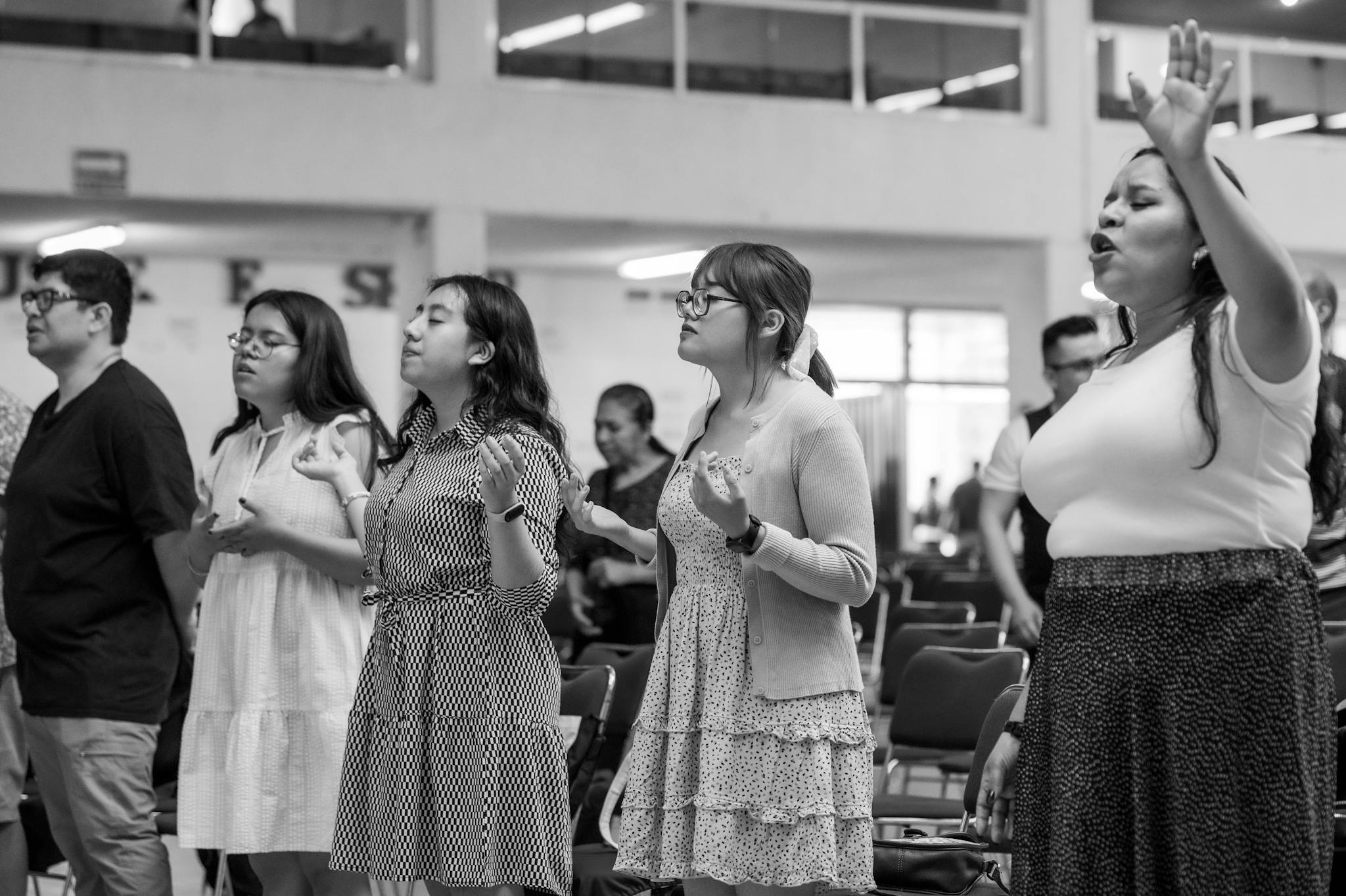 Group of women praying inside a church in Ciudad de México, displaying devotion and spirituality.